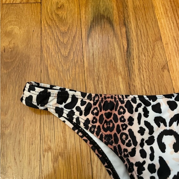 Cheeky Cheetah Print Bikini Bottoms Size Small - Picture 3 of 4